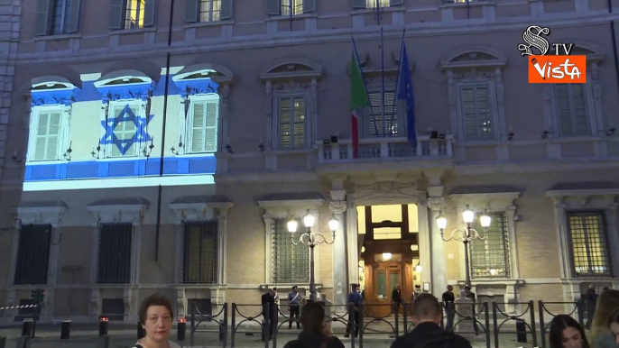 Palazzo Madama illuminato dalla bandiera di Israele