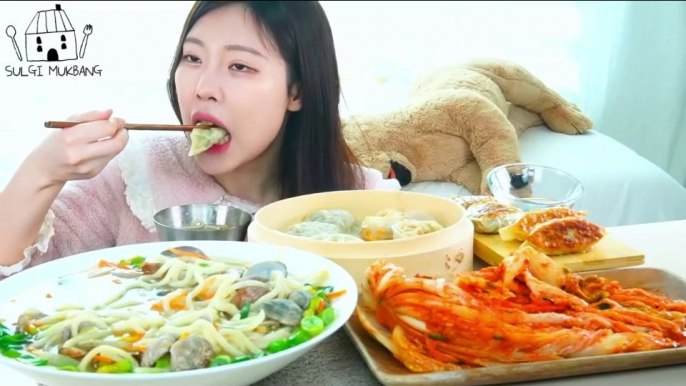 ASMR MUKBANG| Noodle Soup with Seafood, Kimchi, Dumplings(Fried, Shrimp, Gyoza).