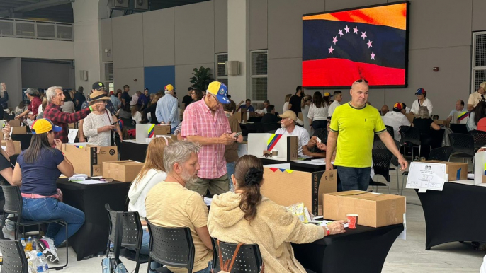 Venezolanos votan en primarias de la oposición en Doral