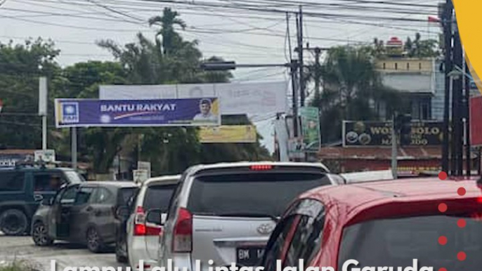 Lampu Lalu Lintas Jalan Garuda Sakti Tak Kunjung Diperbaiki, Macet Dan Rawan Kecelakaan