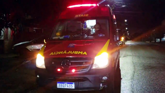 Jovem é socorrido pelo Siate ao ficar ferido em briga de rua no Cascavel Velho