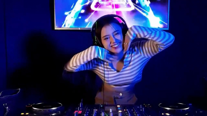 DJ AYUDIA - BREAKBEAT EDM FESTIVAL MUSICAL FULL BASS