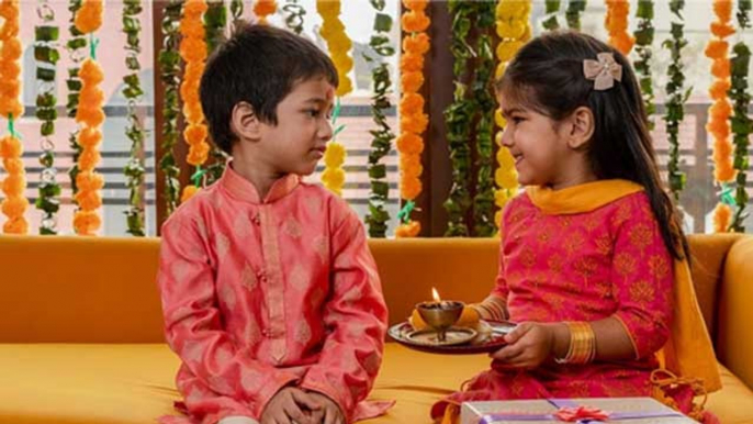 Bhai Dooj 2023 : बहन-भाई को किस दिशा में बैठना चाहिए | Behen Bhai Kis Disha Me Baithe | Boldsky