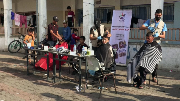 Barbers give free haircuts to displaced Gazans in Rafah