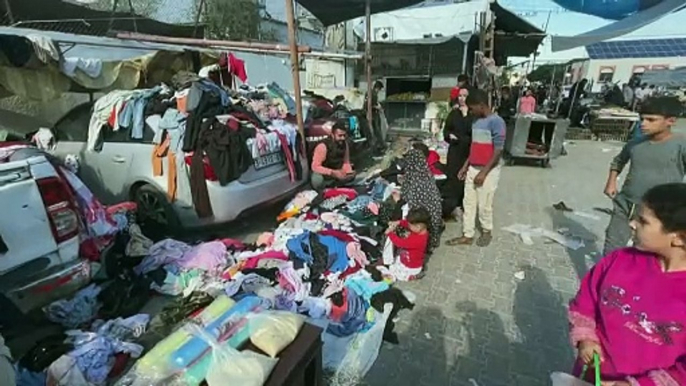 Dans le sud de Gaza, les Palestiniens peinent à acheter des vêtements d'hiver