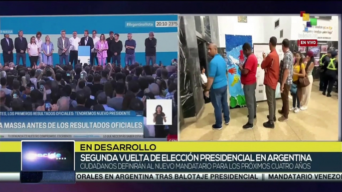 El candidato oficialista Sergio Massa admite la derrota frente a su rival Javier Milei