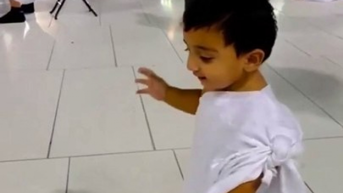 Amazing kid in new Haram Makkah #shorts #short #makkah #mecca #islam #new #umrah #kids #pakistan - Trim