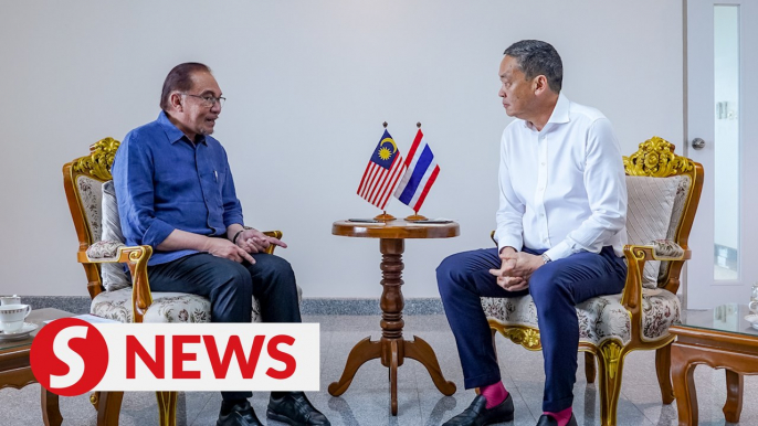 Anwar arrives in Sadao, Thailand for one-day working visit