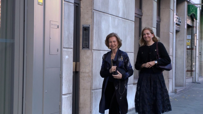 La reina Sofía, la infanta Cristina, Victoria Federica, Froilán, la infanta Margarita y Carlos Zurita a su llegada al restaurante donde la infanta Elena ha celebrado su 60 cumpleaños en Madrid