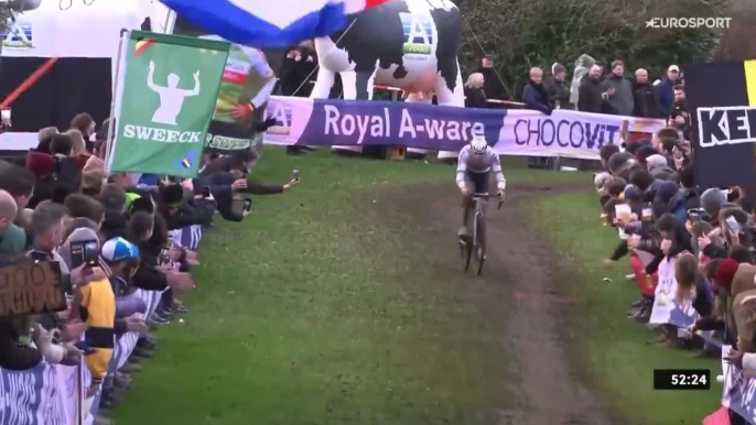 Scène ahurissante au cyclo-cross de Hulst: Mathieu Van der Poel crache sur un spectateur (vidéo)