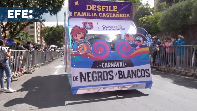En Colombia inicia el carnaval de Negros y Blancos con la tradicional llegada de la familia Castañed