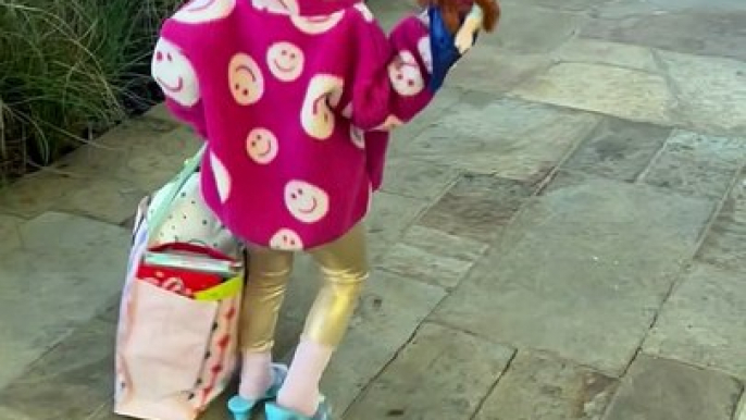 Toddler Wears High Heels On Her Tippies