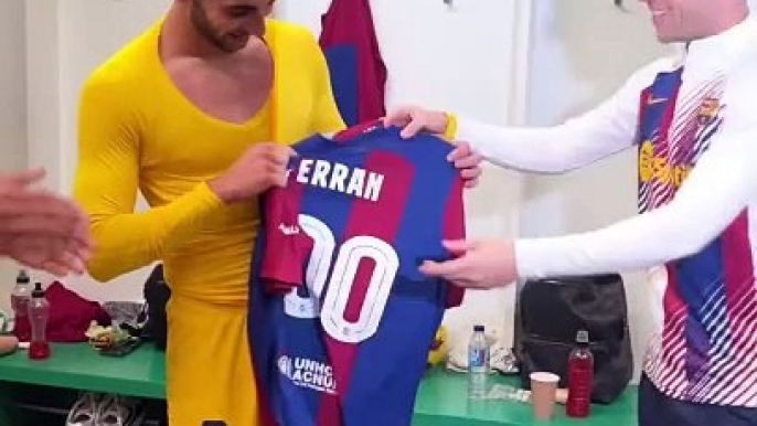 Ferran Torres celebra a lo grande su partido número 100 con el Barça