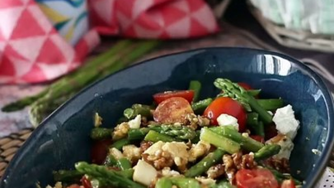 Ensalada de espárragos, queso feta y nueces