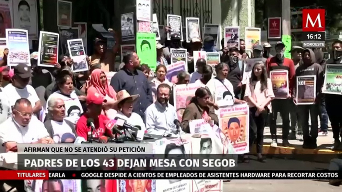 Padres de los 43 normalistas desaparecidos dejan mesa con Segob