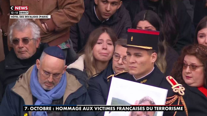 Hommage aux Français victimes du Hamas:  Revoir le discours bouleversant du président Emmanuel Macron ce midi aux Invalides - VIDEO