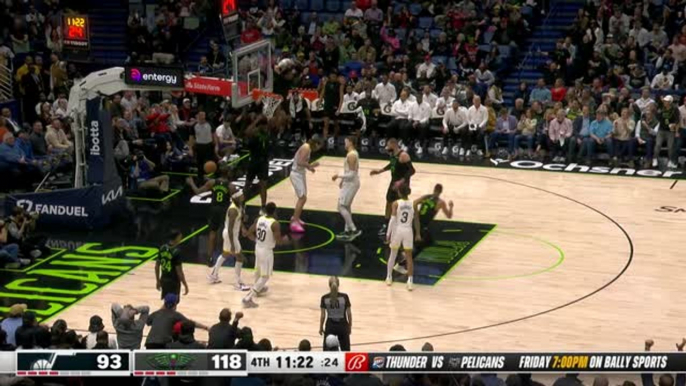 McCollum finds Zion for two-handed slam