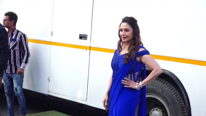 Madhuri Dixit looks like a mermaid in blue saree, looks Amazing even at the age of 56