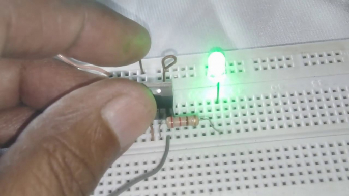 Touch switch using MOSFET/MOSFET touch switch