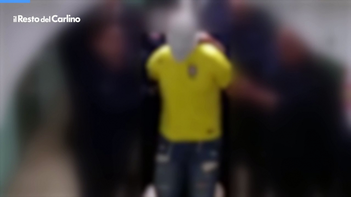 Torture in carcere a un detenuto: il video del pestaggio