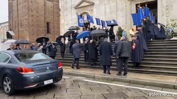 Gli arrivi dei reali al funerale di Vittorio Emanuele