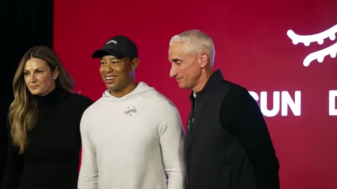 Tiger Woods Debuts Sunday Red