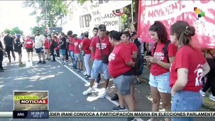 Movimientos sociales en Argentina exigen alimentos para los comedores populares