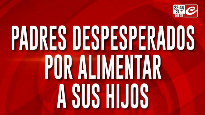 Padres desesperados por alimentar a sus hijos