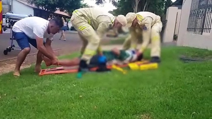 Homem fica com o rosto todo machucado após cair na calçada no Santa Cruz