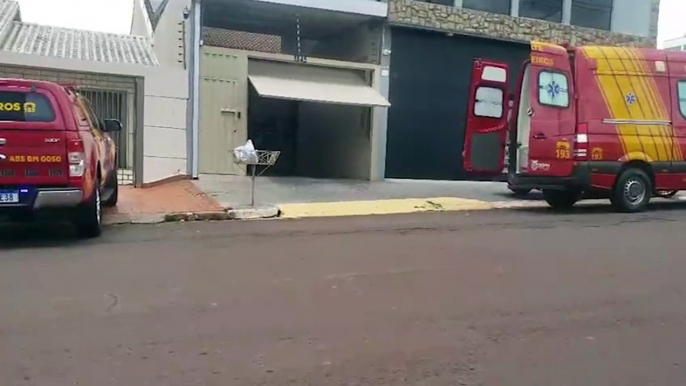 Homem sofre ferimentos graves ao cair de plano elevado na rua Fortaleza