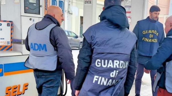 Gasolio adulterato, controlli nel Casertano: sequestrati oltre 12mila litri in tre distributori (26.02.24)