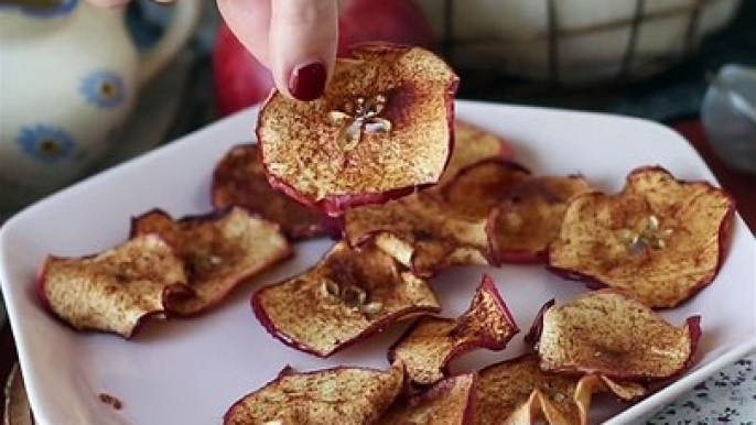 Air fryer cinnamon apple chips