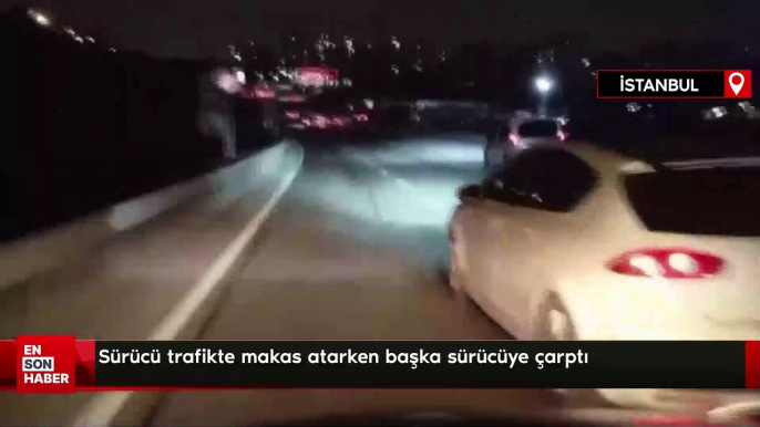 Küçükçekmece'de bir sürücü trafikte makas atarken başka sürücüye çarptı