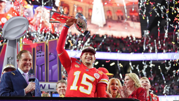 NFL meets NBA as Mahomes presents Doncic with Chiefs jersey