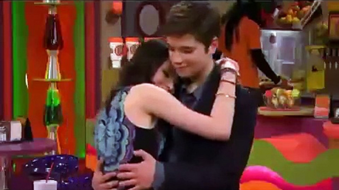 Beso entre Fredy y Carly, Beso entre Fredy y Sam