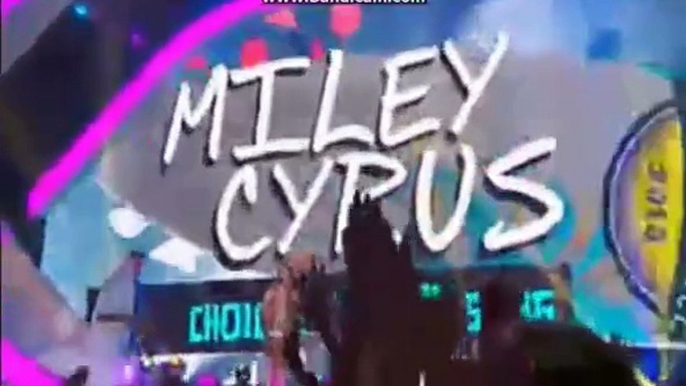 Teen Choice Awards 2013 Miley Cyrus Wins Candies Fashion Trendsetter