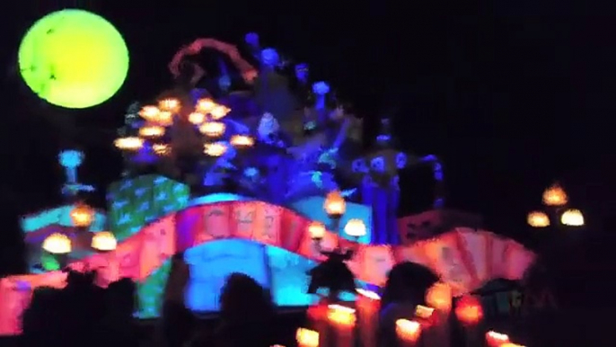 Haunted Mansion Holiday 2013 at Disneyland FULL RIDE