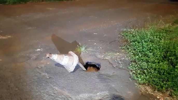 Buraco que pode virar cratera deixa moradores preocupados no Alto Alegre