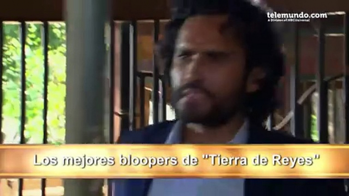 Tierra de Reyes - Diviértete con los mejores bloopers de la novela - Telenovelas Telemundo