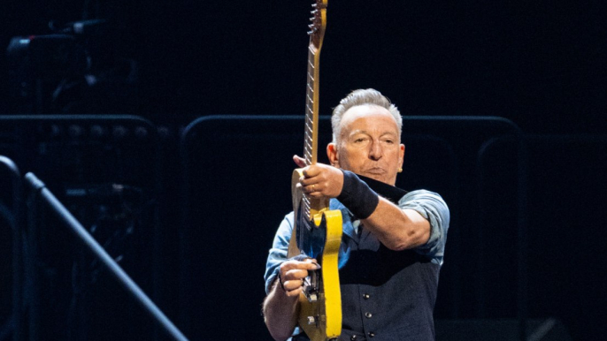 Bruce Springsteen signed a young fan’s note to say they were "skipping school"