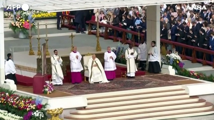 Il Papa in Piazza San Pietro per la messa di Pasqua