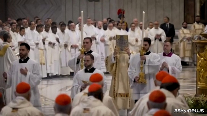 Il Papa in basilica di San Pietro inizia il Triduo di Pasqua