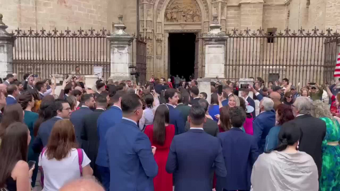 El momentazo en la catedral de Sevilla: una boda y cientos de aficionados del Athletic