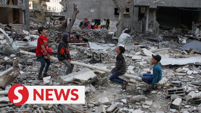 Gazan children build games out of rubble on Eid al-Fitr