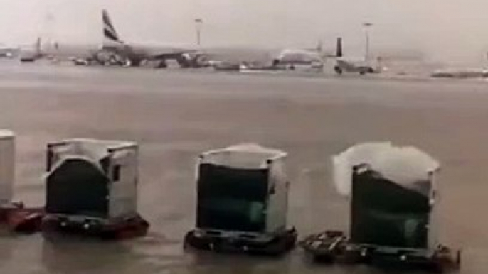 Heavy Flood in Dubai | Heavy Rain on Airport