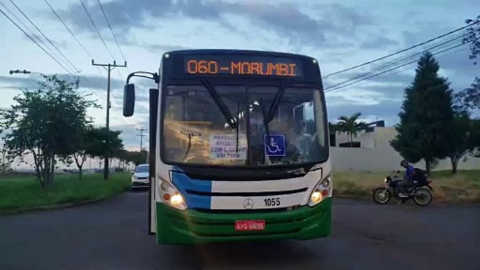 Passageiros de ônibus são socorridos pelo Siate após acidente na Rua Paranaguá