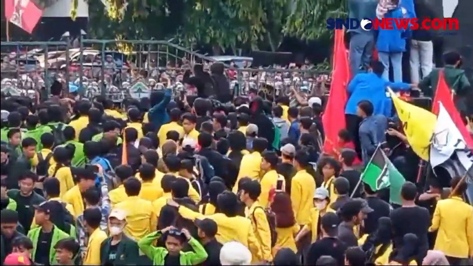 Massa Terobos Kantor Gubernur, Peringatan May Day di Semarang Berakhir Ricuh