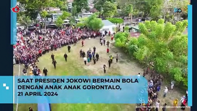 Saat Presiden Jokowi Bermain Bola dengan Anak-Anak Gorontalo