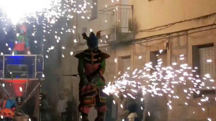 Espectáculo de fuego de 'Damonion' en las fiestas de Villamayor