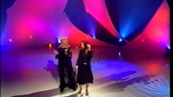 OLIVIA NEWTON-JOHN & TINA ARENA - I'll Come Running (A Night With Olivia 2002)